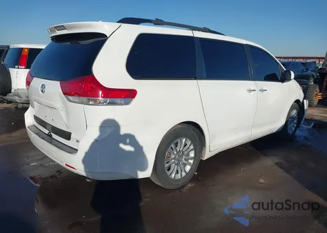 2013 Toyota Sienna z USA, uszkodzony, nr VIN 0TDYK3DC4DS362516